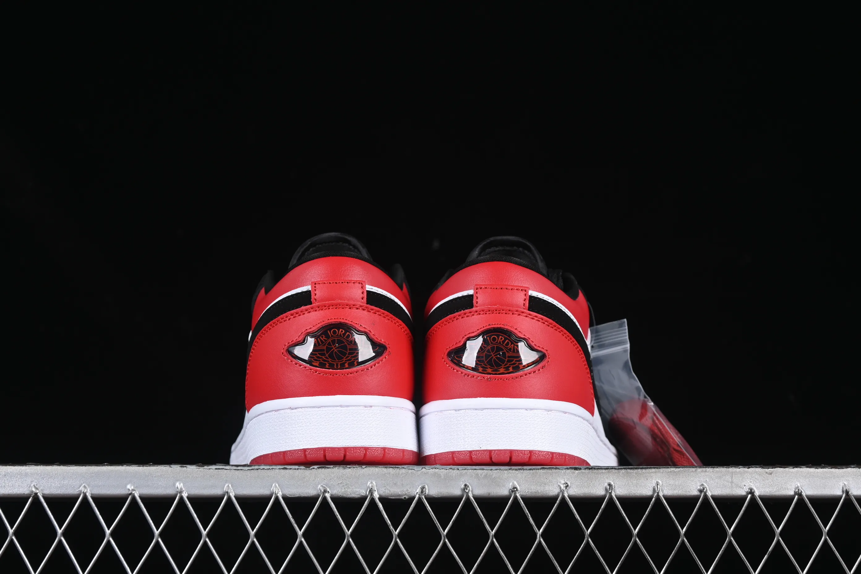All categories Air Jordan Jordan series basketball shoes Air Jordan 1 Low Air Jordan 1 Low "White Black Gym Red" AJ1 Joe 1 Black Toe 2.0 Low-top cultural casual sneakers IB8971-106